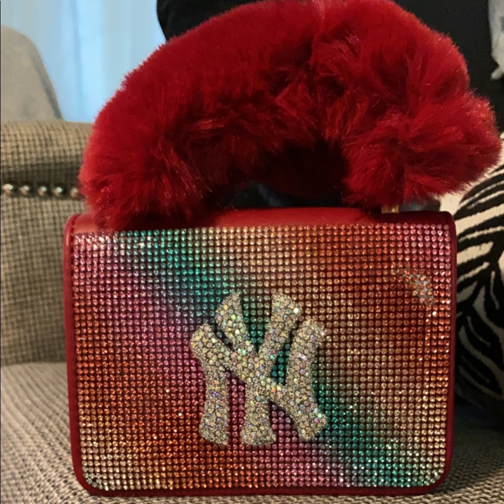 Hey I’m selling these 38 $each these are cute mini ny sparkly and fluffy bag